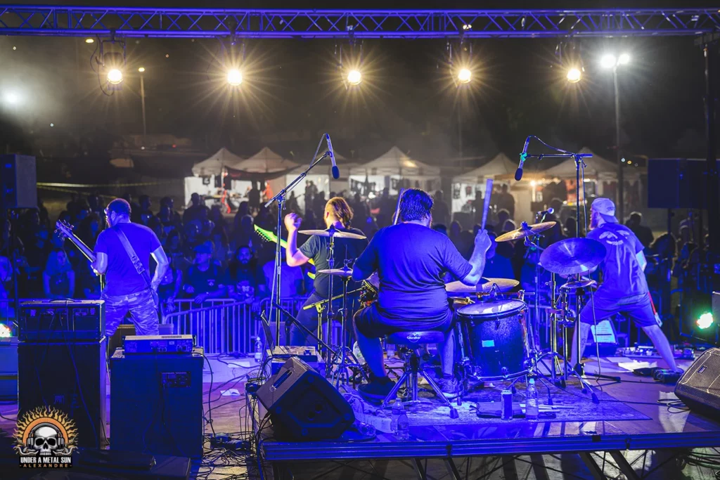 Vue de l'arrière scène au Martigues Metal Fest