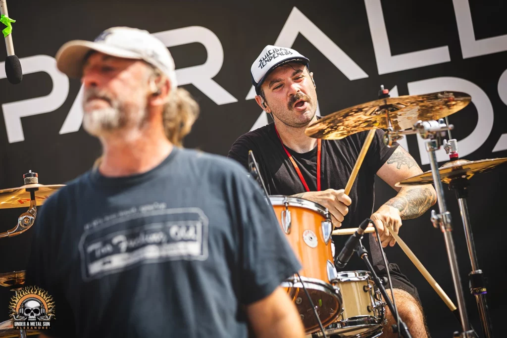 Parallel Minds et son batteur ont assuré le show