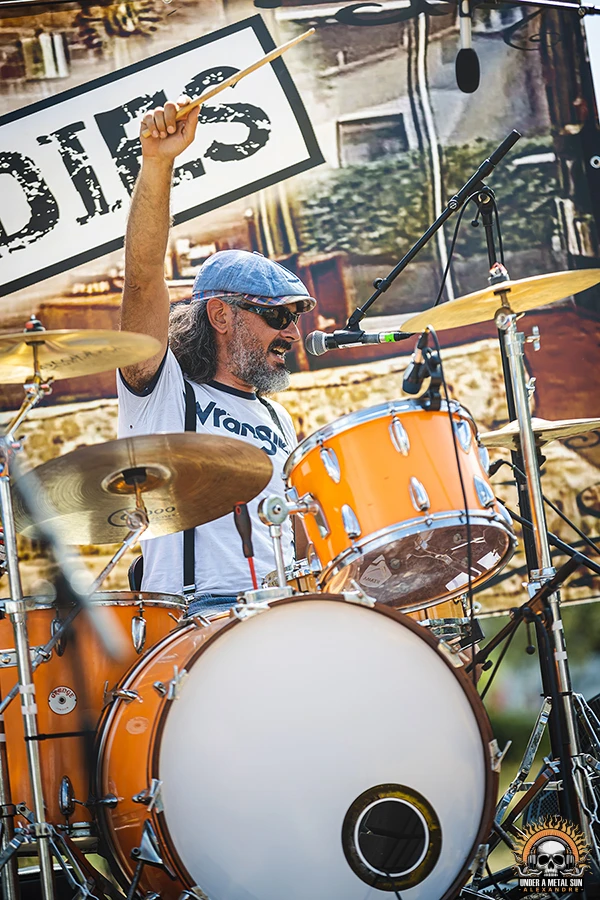 Seb derrière la batterie pour THE BUNDIES au Martigues Metal Fest
