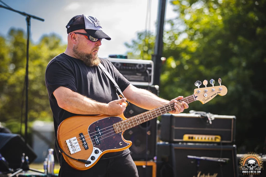 Dimitri, bassiste des BRONCA lors de la 1ère édition du Martigues Metal Fest.
