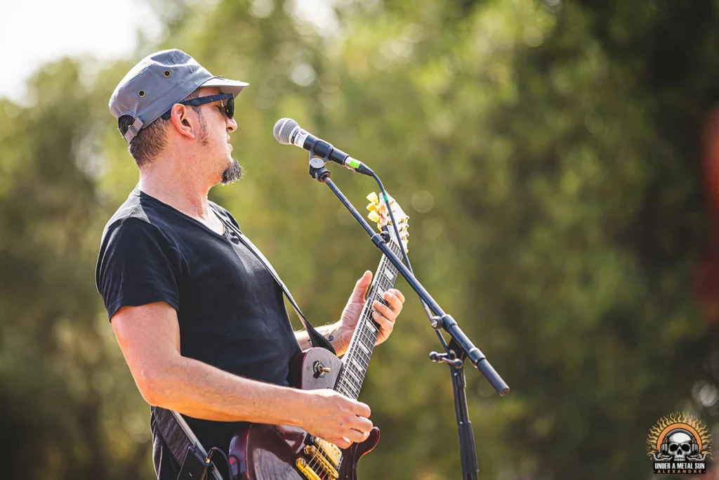 Solo de guitare de Benoit, guitariste des Bronca au Martigues Metal Fest