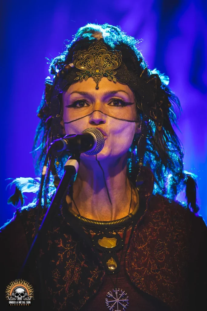 skald-2023-festival_vikings-7 Lily Jung, la nouvelle chanteuse de SKALD qui porte une coiffe de la créatrice MANDZOU