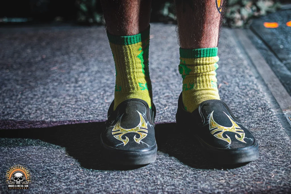 Chaussures SOULFLY customisées par Shelby Brown Customs.