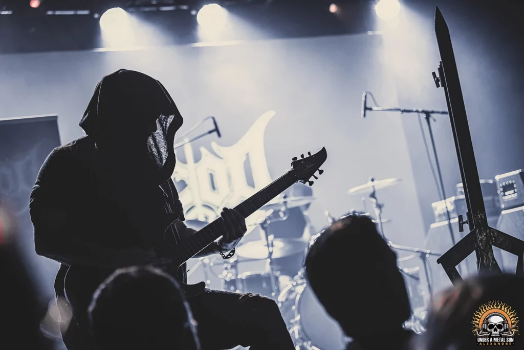 Guitariste de session d'ACOD lors du Distortion festival du 28 septembre 2024 à Saint Raphaël