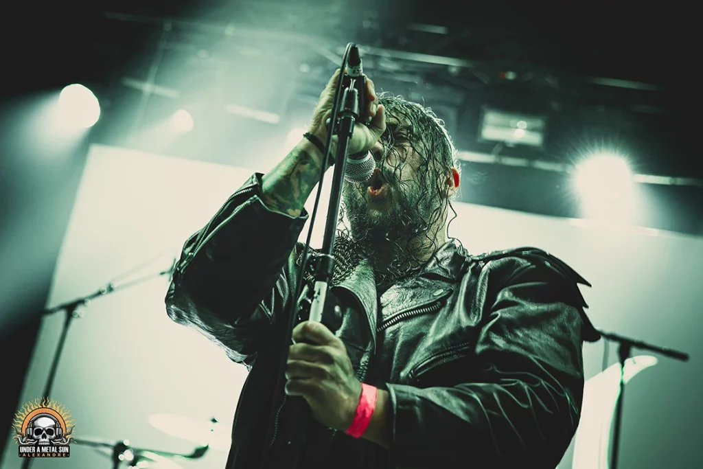 Le chanteur d'ACOD au Distortion festival à l'Estérel Arena dans le Var