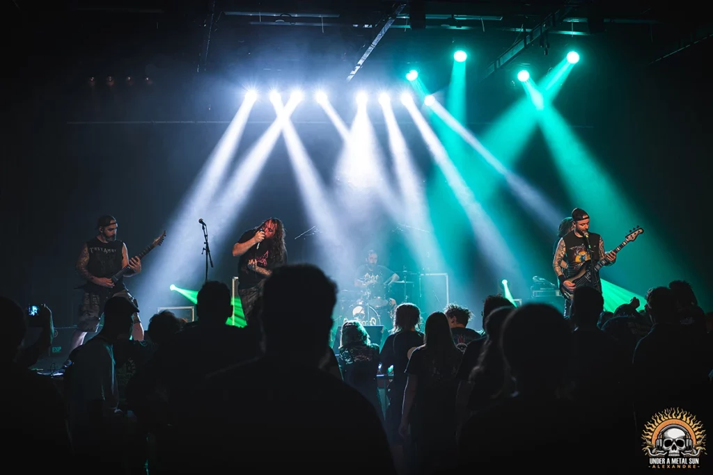 Death Decline sur la scène de la salle du Grès à Martigues