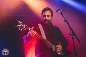 Jean Pierre, guitariste chanteur au sein d'Arthrosis