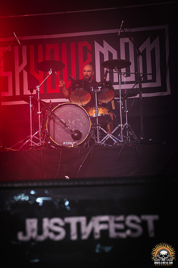 Le batteur de Ask Your Mom