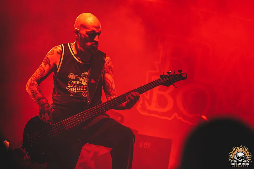 Le bassiste de Black Bomb A
