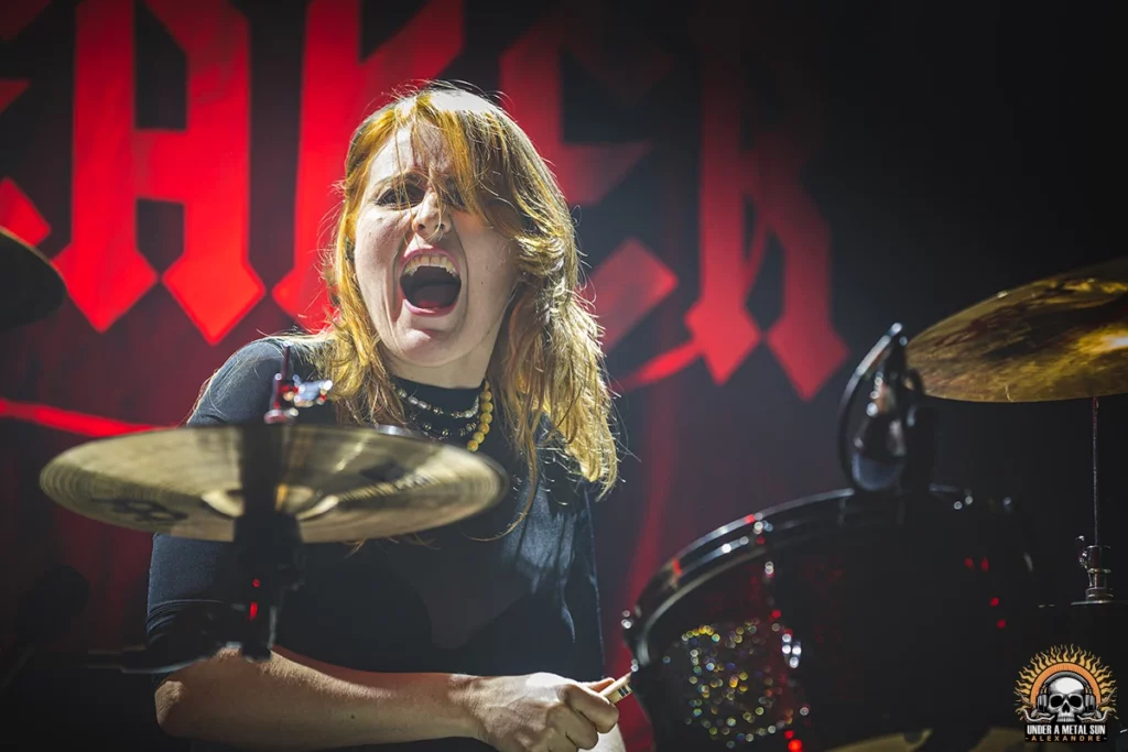 Laëza, la batteuse des Ladies Ballbreaker