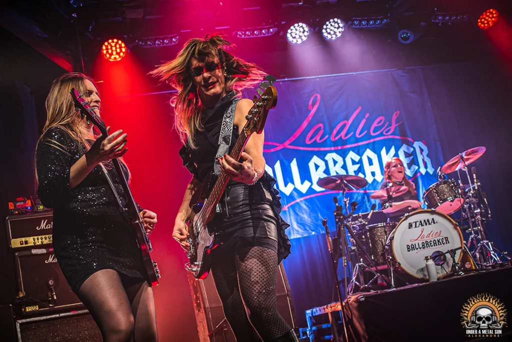 Y a de l'énergie chez les Ladies Ballbreaker pour ce concert d'adieu
