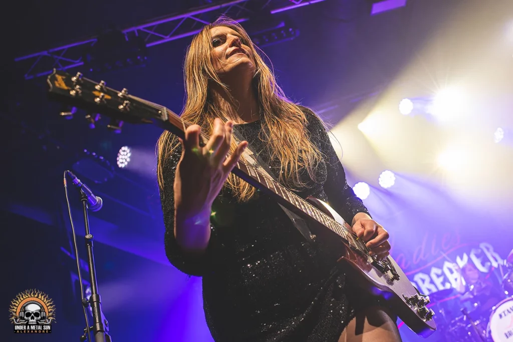 Cerise , guitariste des Ladies Ballbreaker