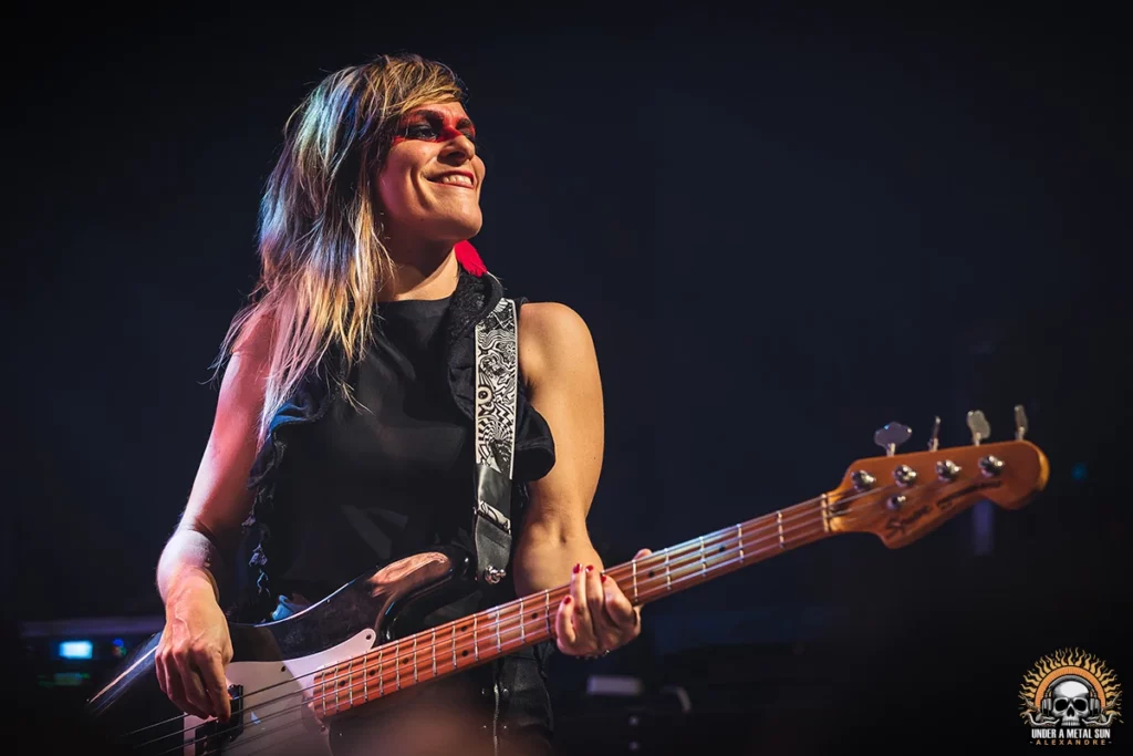 Blandine, à la basse