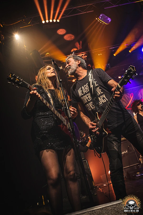 En guests, les membres du groupe HIGH VOLTAGE