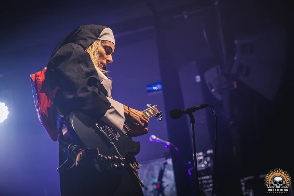 Mathilde en none, sur Let there be none