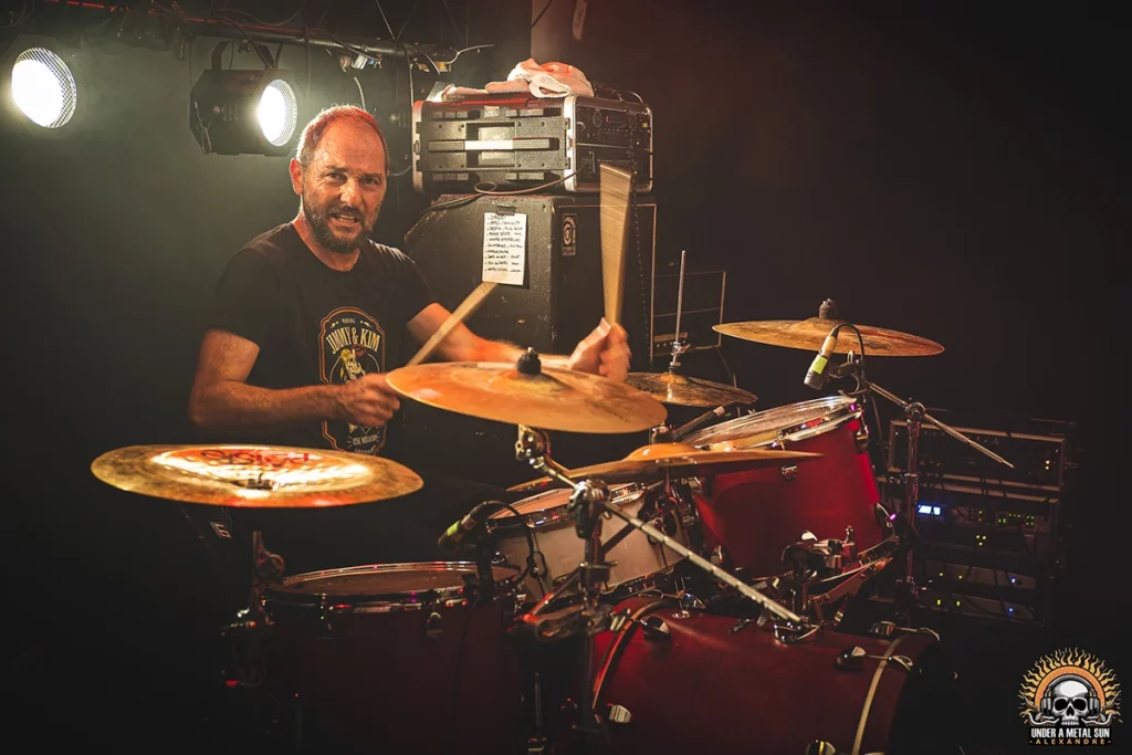 Mitch batteur au sein de BRONCA