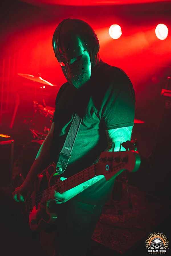 Le bassiste du groupe de Punk lyonnais, Fléau