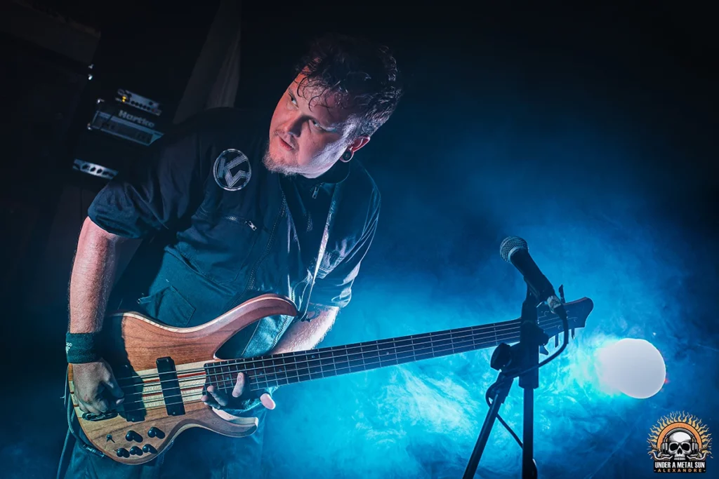 Gaetan, bassiste du groupe de Metal Kalvaire