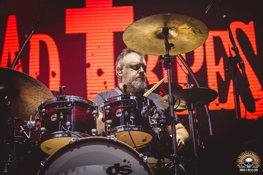 Trax Robustus, batteur chez Bad Tripes le 7 février 2025 au 6MIC d'Aix en Provence - © Under a Metal Sun