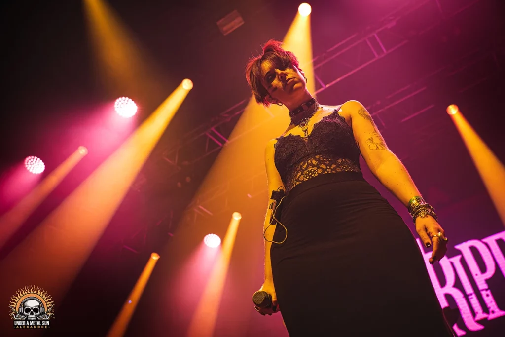 Paprika, chanteuse et choriste au sein de Bad Tripes en ouverture pour Ultra Vomit - © Under a Metal sun