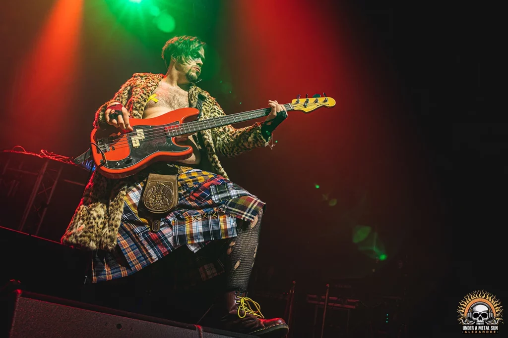 Florentin à la basse chez Bad Tripes - © Under a Metal sun