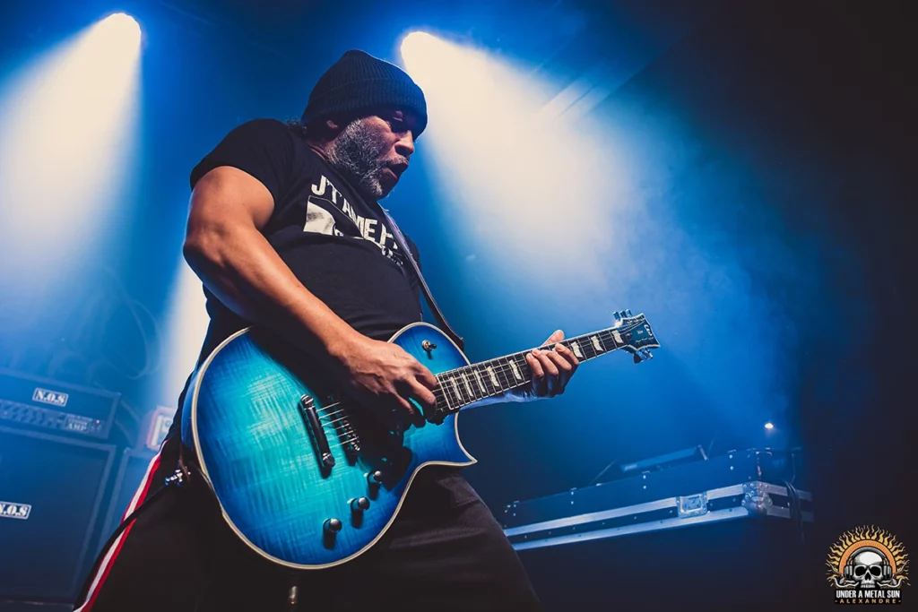 Daniel à la guitare au sein de LOFOFORA depuis 2001 - © Under a Metal Sun