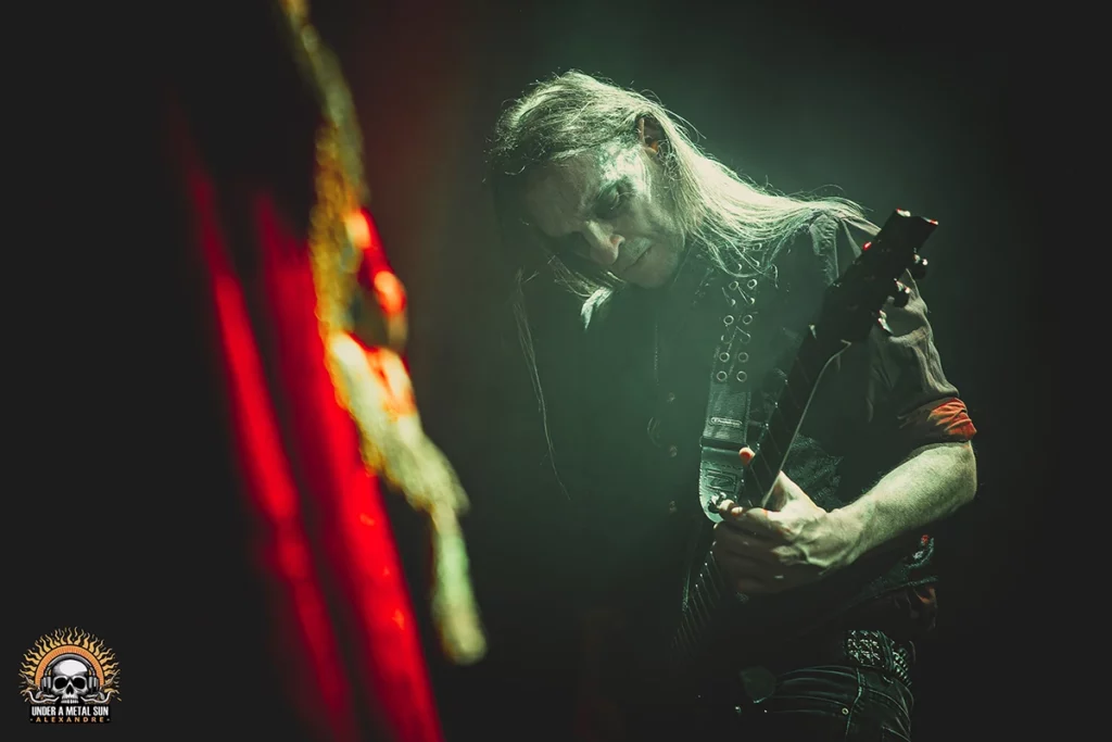 Heimoth à la guitare au sein de SETH - © Under a Metal Sun