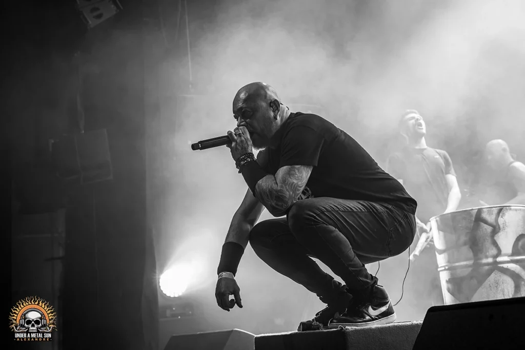 Stéph Buriez et les Tambours du Bronx au concert du 7 février 2025 en 1ère partie d'Ultra Vomit - © Under a Metal sun