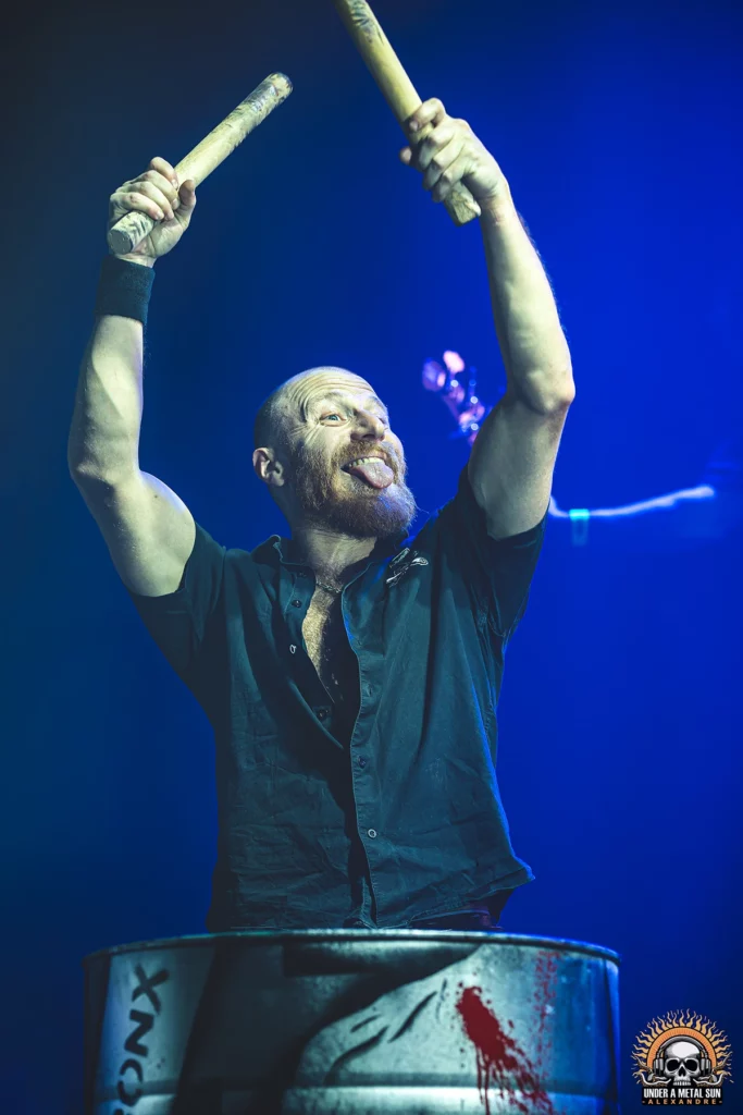 Bonne humeur chez les Tambours du Bronx au 6MIC - © Under a Metal sun