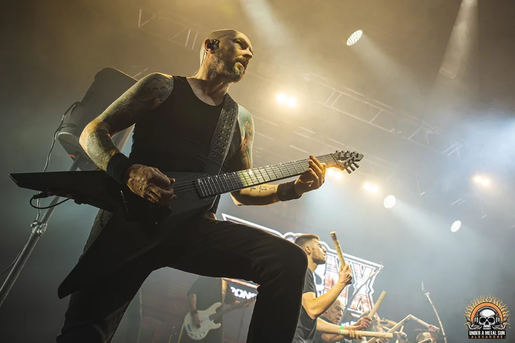Guitariste des Tambours du Bronx - © Under a Metal sun