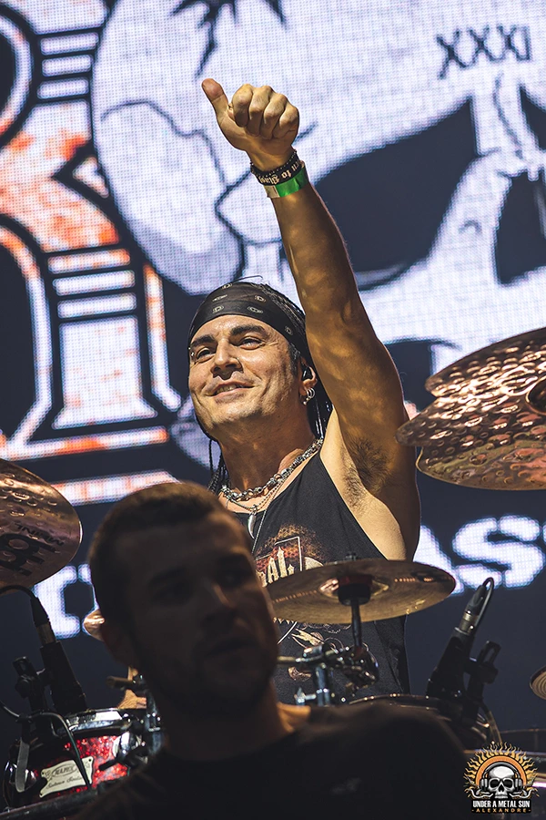 Franky Costanza, batteur au sein des Tambours du Bronx - © Under a Metal sun