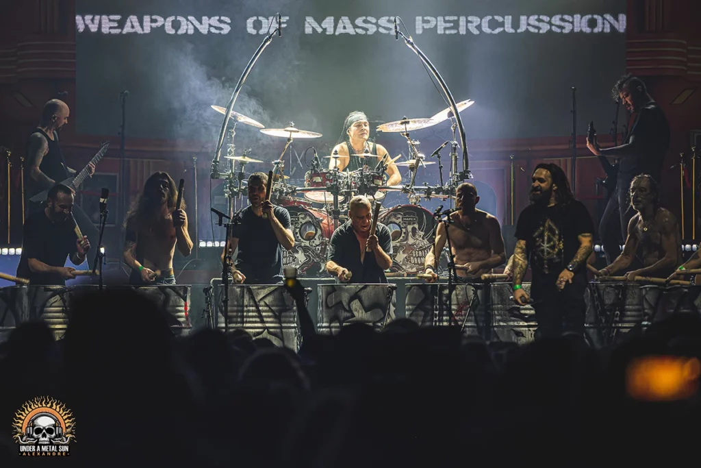 Photo d'ensemble des Tambours du Bronx au 6MIC d'Aix en Provence, le 7 février 2025 - © Under a Metal sun