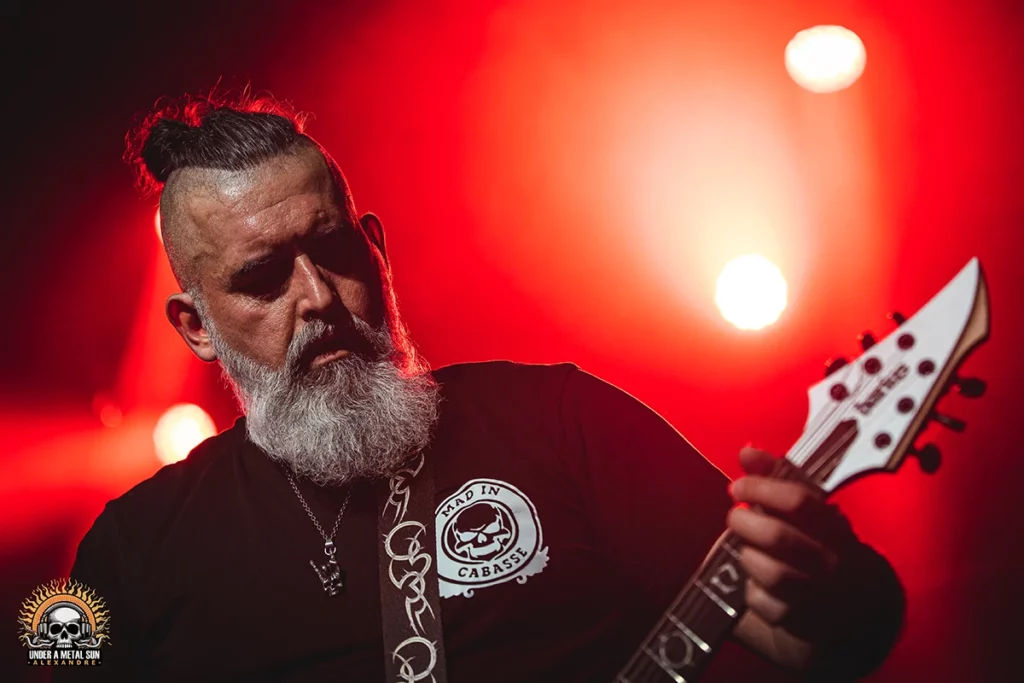 Gros plan sur Enzo d\'Element of Noise lors du concert du 15/02/2025 à Martigues - © Under a Metal Sun