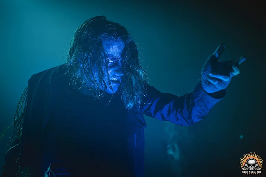 Adsagsona dans son rôle de marin échoué -- © Under a Metal Sun