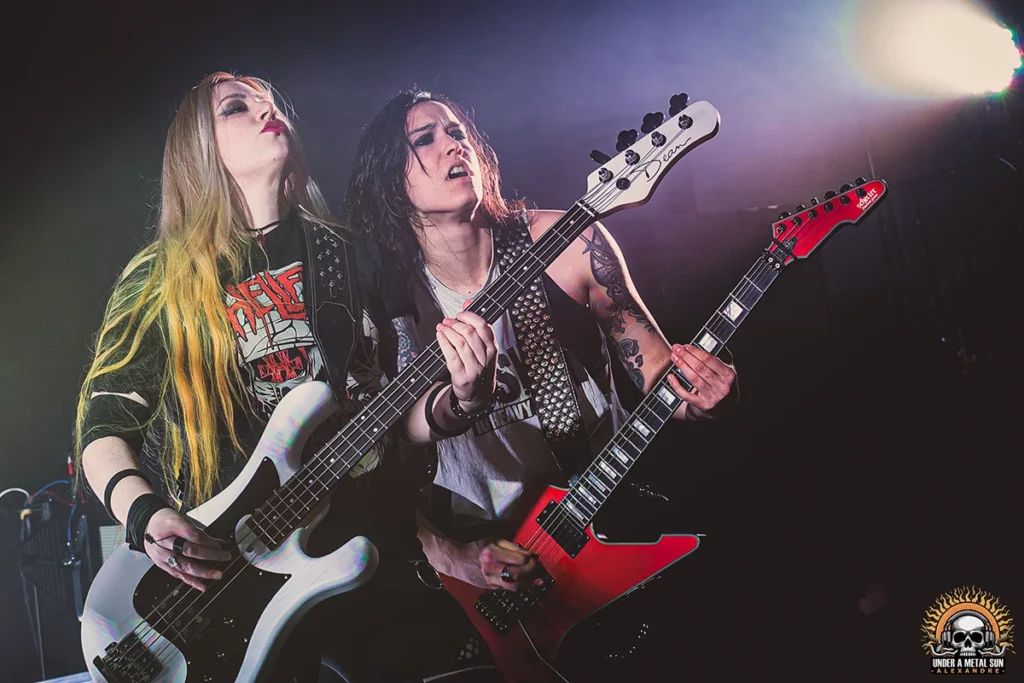 Duo basse/guitare de NERVOSA lors du warm-up Hellfest 2025 à Marseille - Under a Metal Sun