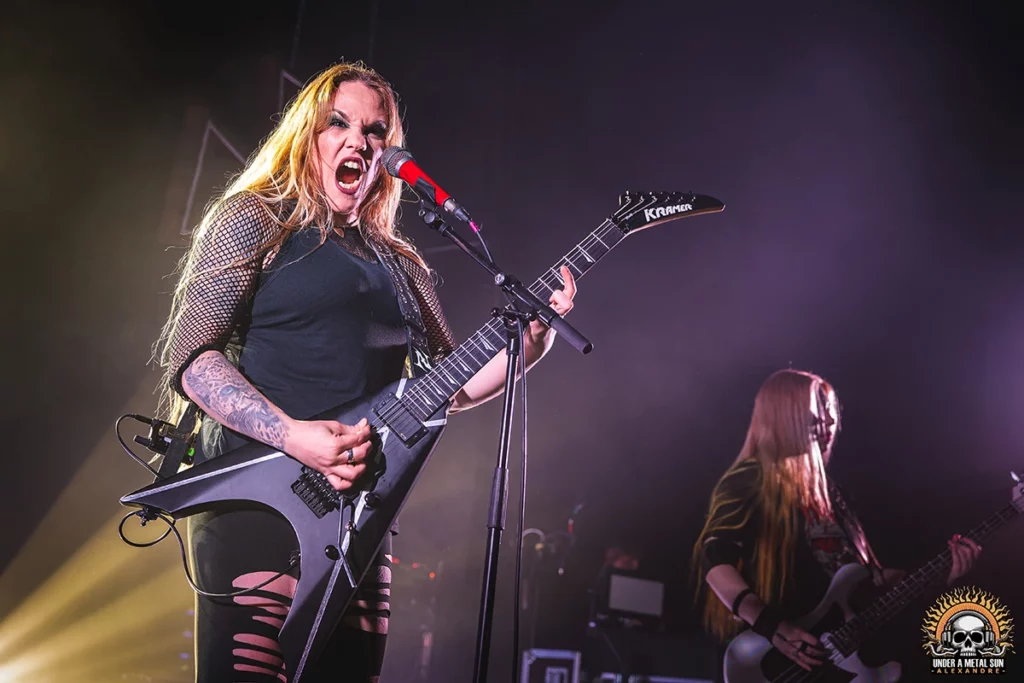 Prika Amaral, frontwoman de NERVOSA au warm-up Hellfest 2025 à Marseille - Under a Metal Sun