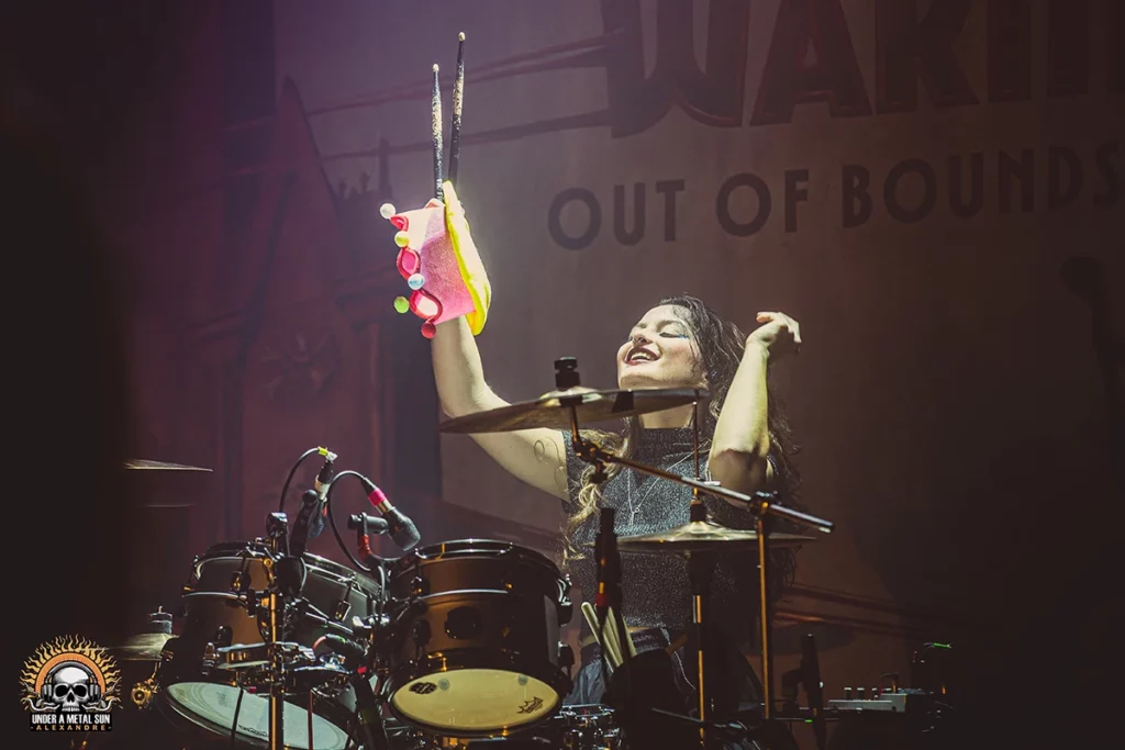 Gabriella, la batteuse de NERVOSA, fête son anniversaire lors du warm-up Hellfest 2025 à Marseille - Under a Metal Sun