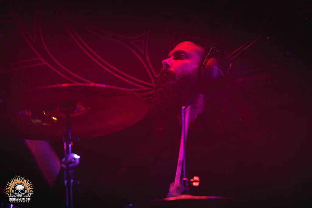 Zhand, batteur de Silhouette, le 22 mars 2025 à l'Antirouille de Montpellier - © Under a Metal Sun