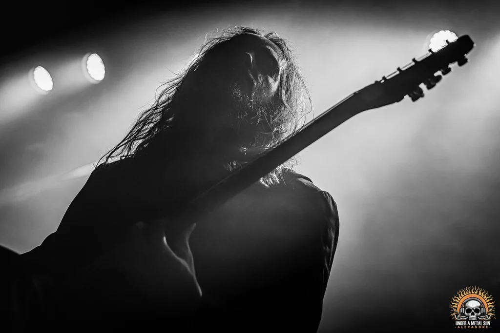 Guitariste de Silhouette, groupe de Black Metal atmosphérique, le 22 mars 2025 à l'Antirouille de Montpellier - © Under a Metal Sun