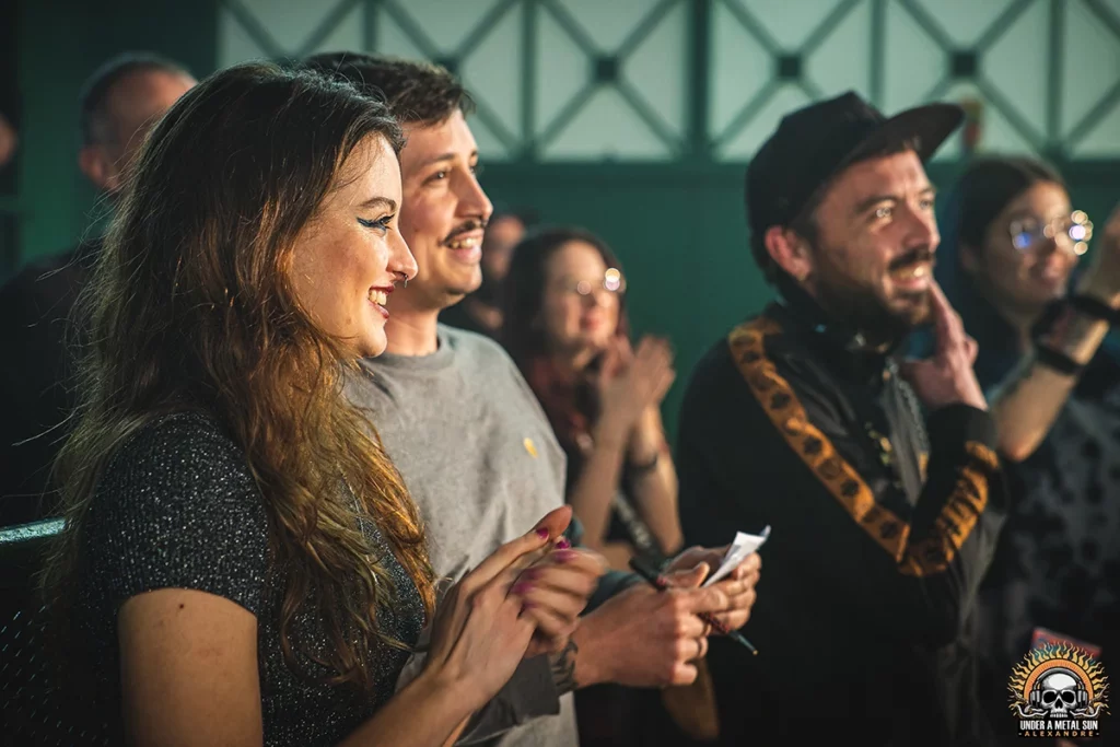 Gabriella, la batteuse de NERVOSA, dans le jury du concours de Air Guitar du warm-up du Hellfest, ici à Marseille le 25/03/2025 - Under a Metal Sun