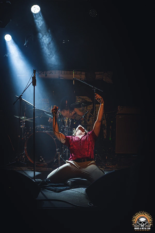 azelma-la-moba–under-a-metal-sun-04