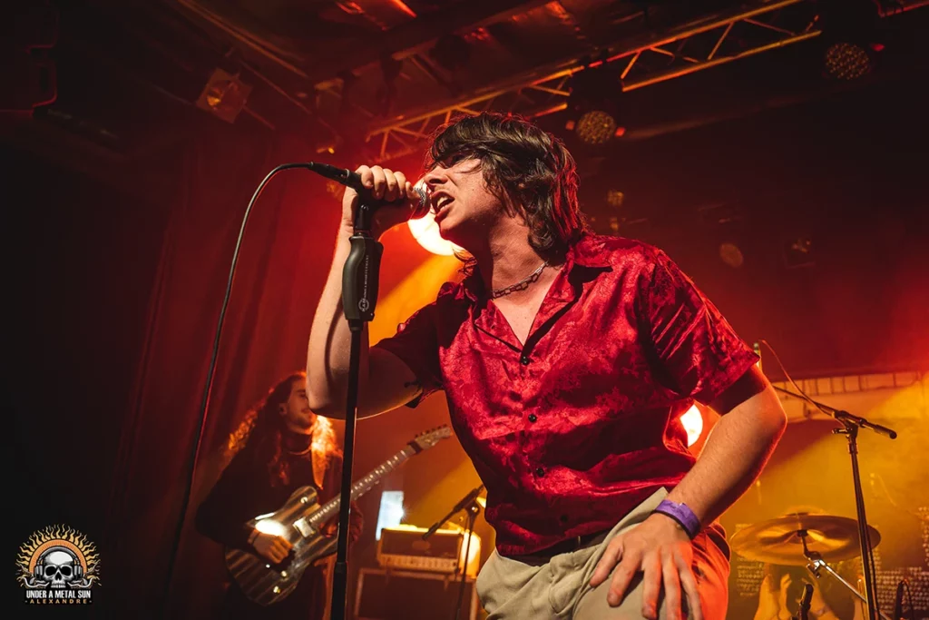 azelma-la-moba–under-a-metal-sun-06