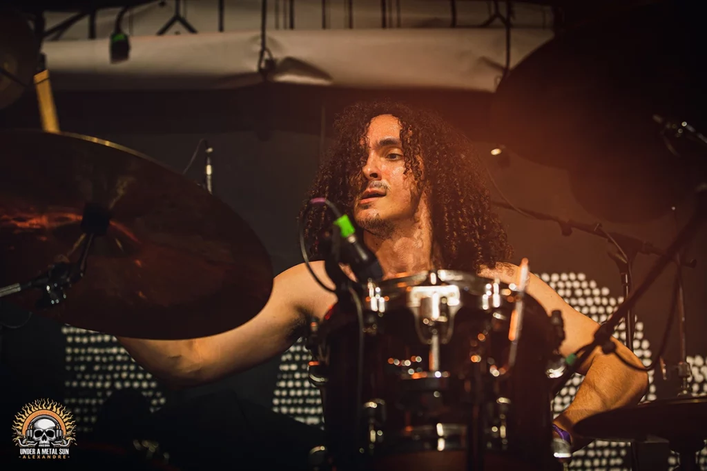 azelma-la-moba–under-a-metal-sun-11