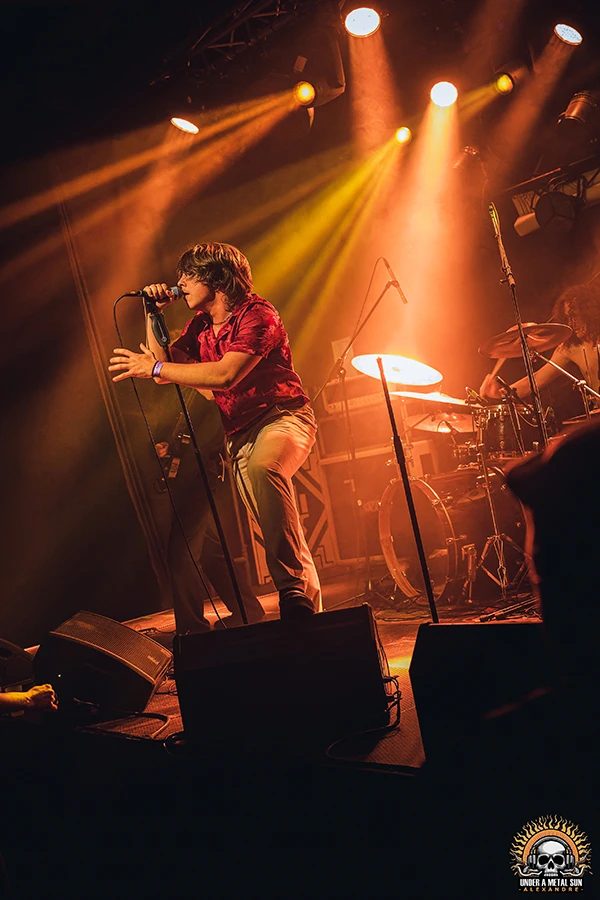 azelma-la-moba–under-a-metal-sun-19