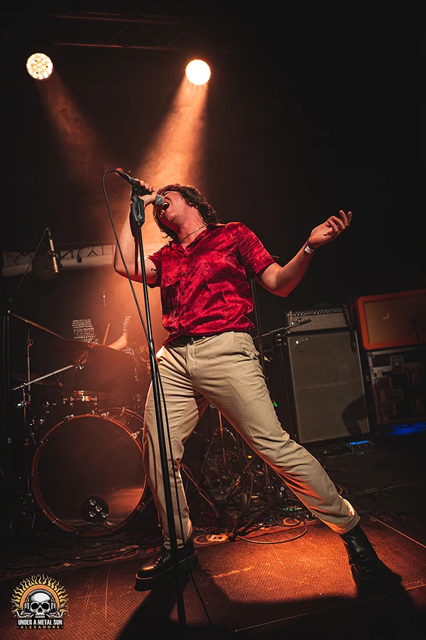 azelma-la-moba–under-a-metal-sun-26