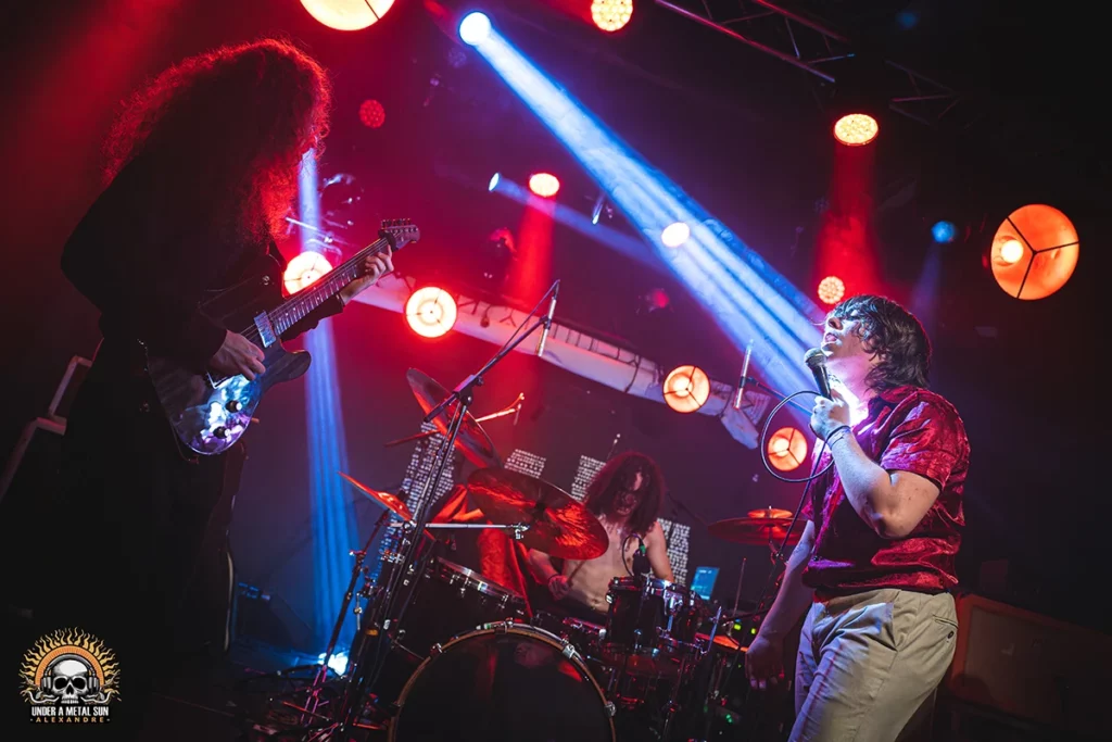 azelma-la-moba–under-a-metal-sun-32