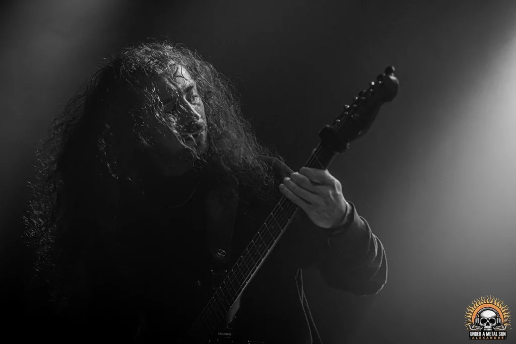 Romain, guitariste d’AZELMA – © Under a Metal Sun Romain, guitariste d'AZELMA - © Under a Metal Sun