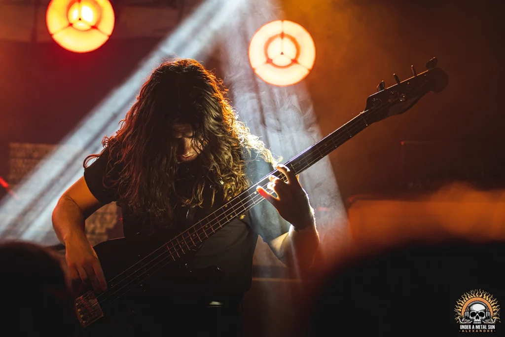 azelma-la-moba–under-a-metal-sun-46