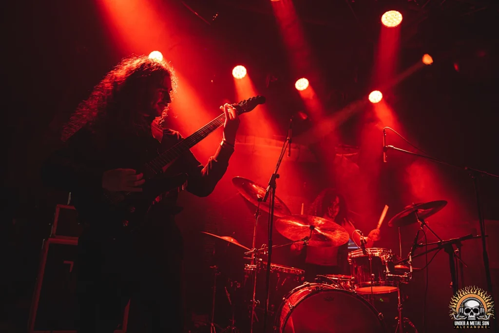 Romain et Maelan d’AZELMA lors du concert à La Moba le 09 mais 2025 – © Under a Metal Sun Romain et Maelan d'AZELMA lors du concert à La Moba le 09 mais 2025 - © Under a Metal Sun