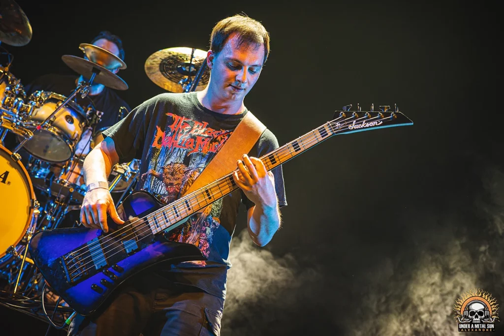 Malo, bassiste de Breeding Chaos en 1ère partie de DAGOBA au 6Mic - Under a Metal Sun